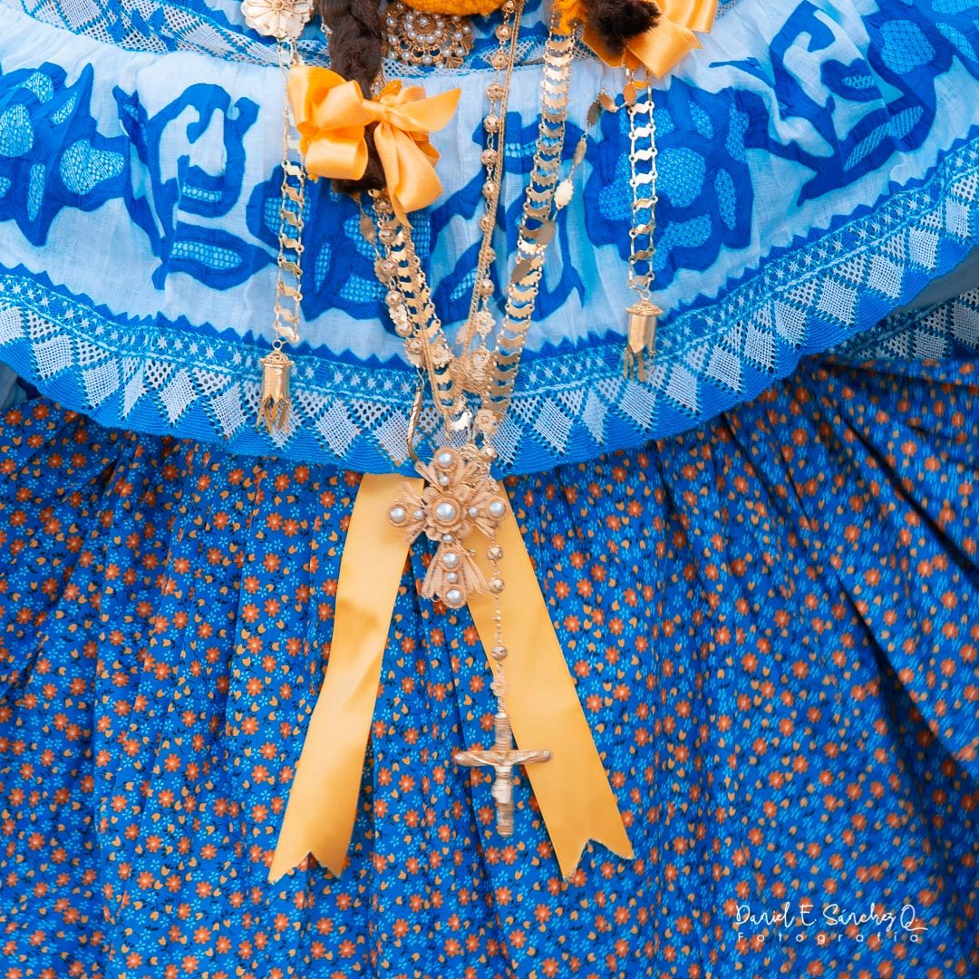 El gallardete en la pollera panameña