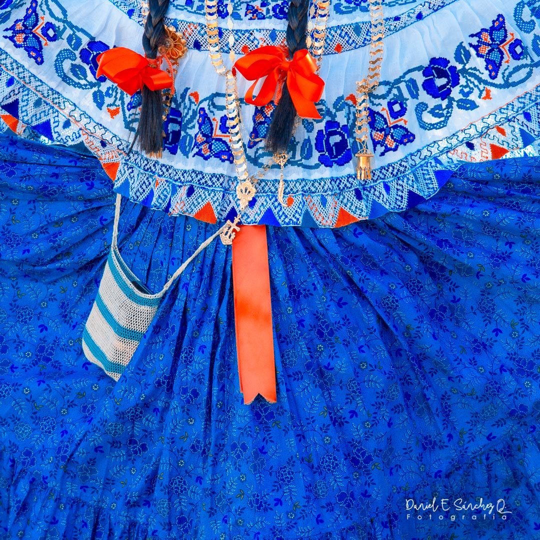El gallardete en la pollera panameña