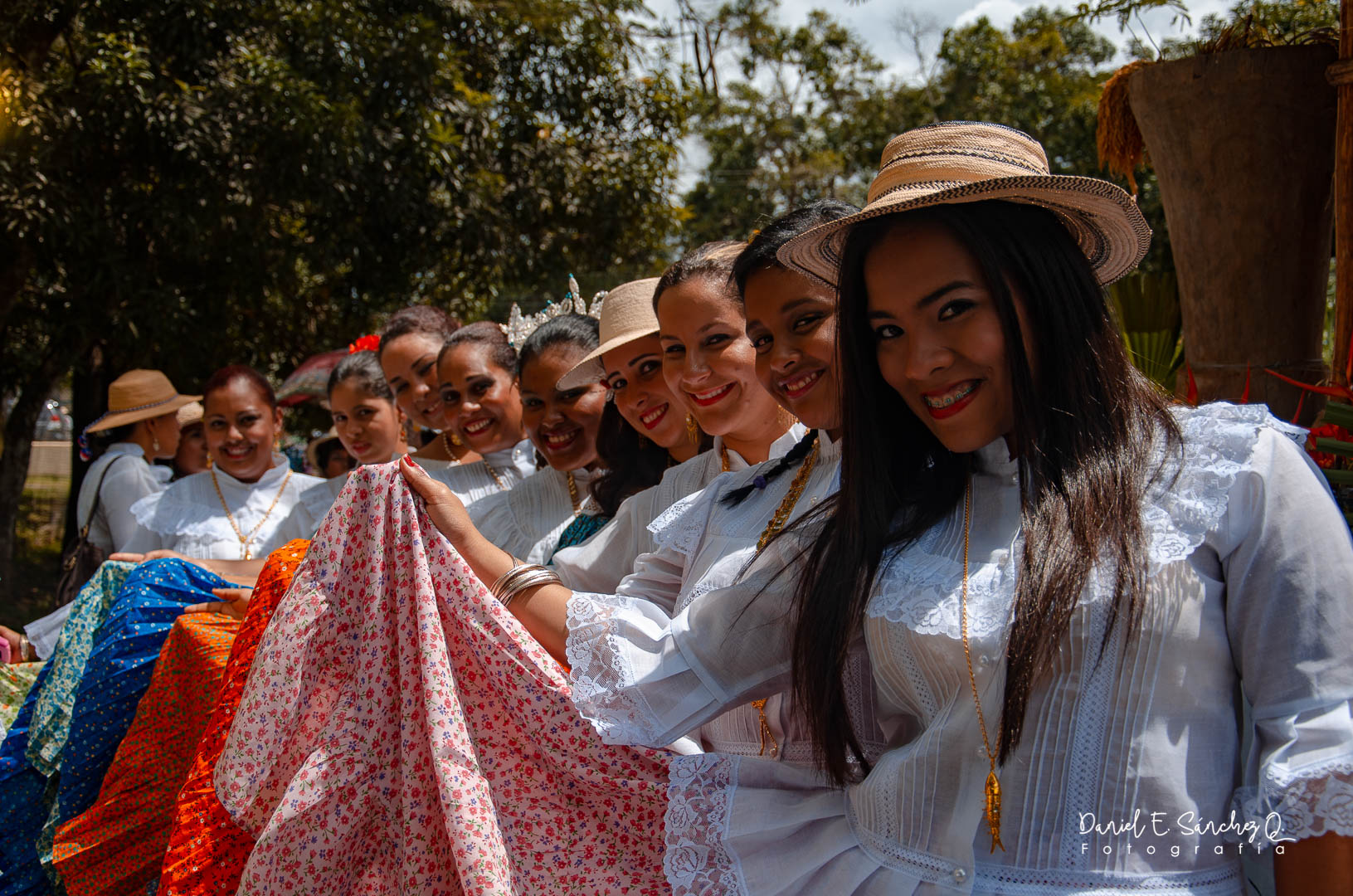 Polleras montunas en el II Festival del Sombrero Pintao