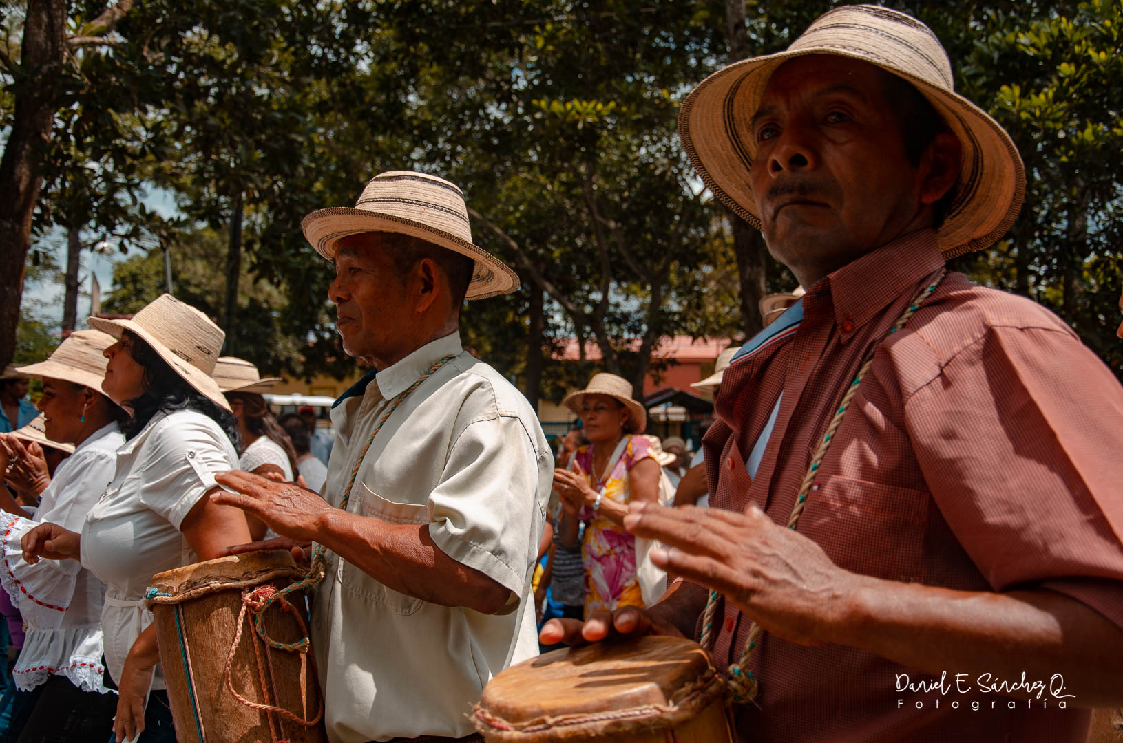 Tamborito en el II Defiles del Sombrero Pintao