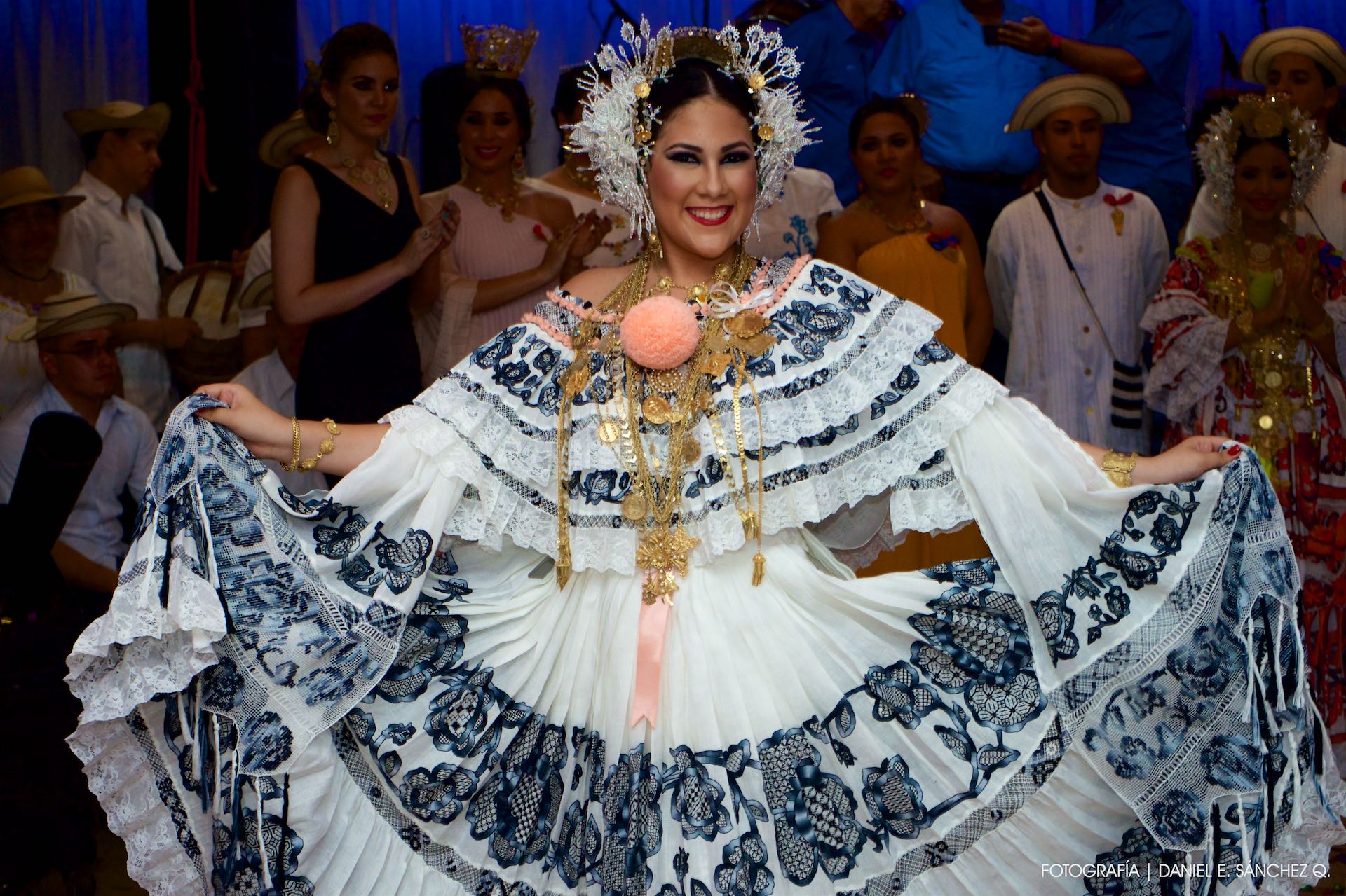 Valeria Alejandra - Pollera Panameña