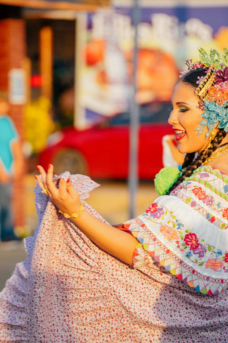 Valeria Alejandran en el Desfile de las Mil Polleras 2016